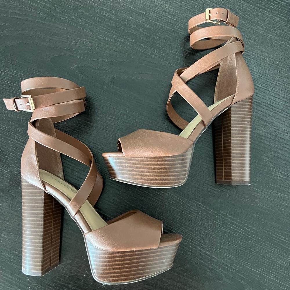 Shoe Dazzle Brown Strappy Platform Sandals